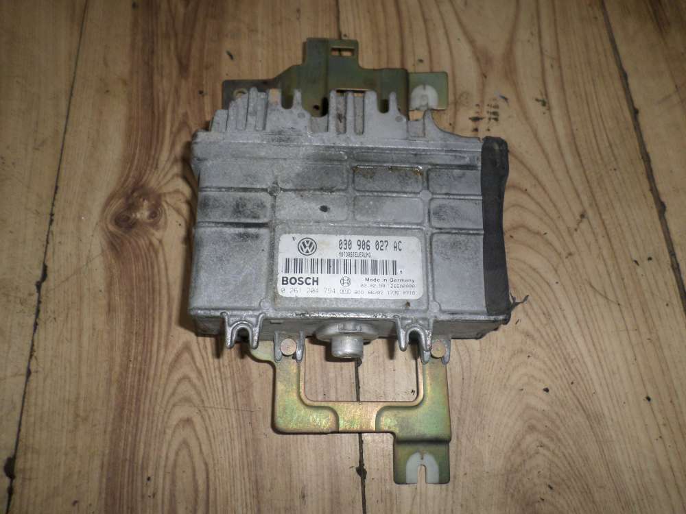 VW Polo 6N Bj:97 Steuergerät Motor Motorsteuergerät 030906027