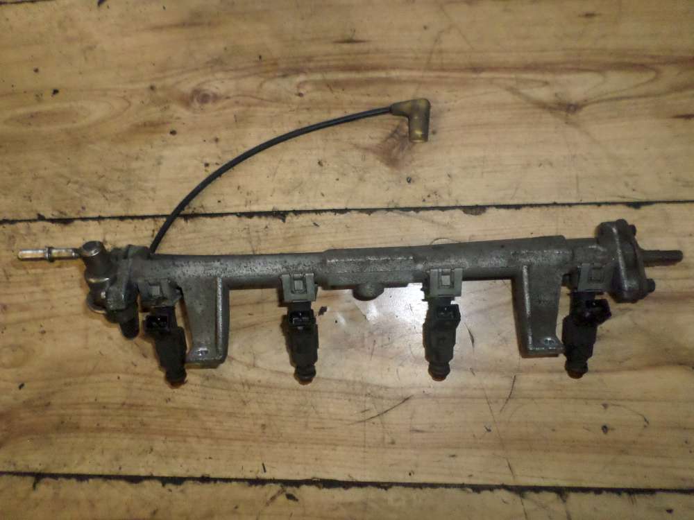Ford Focus I 1,8 Einspritzleiste Einspritzdsen 