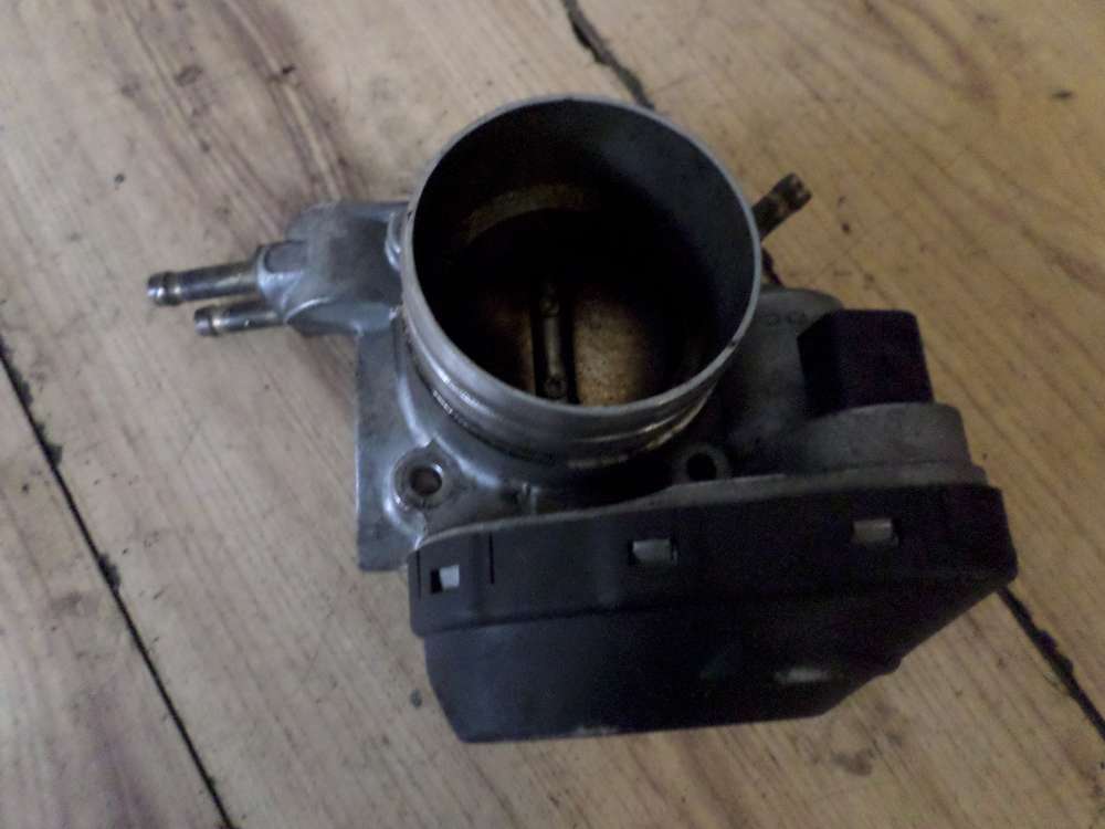 Audi A4 Drosselklappe 06B133062F 