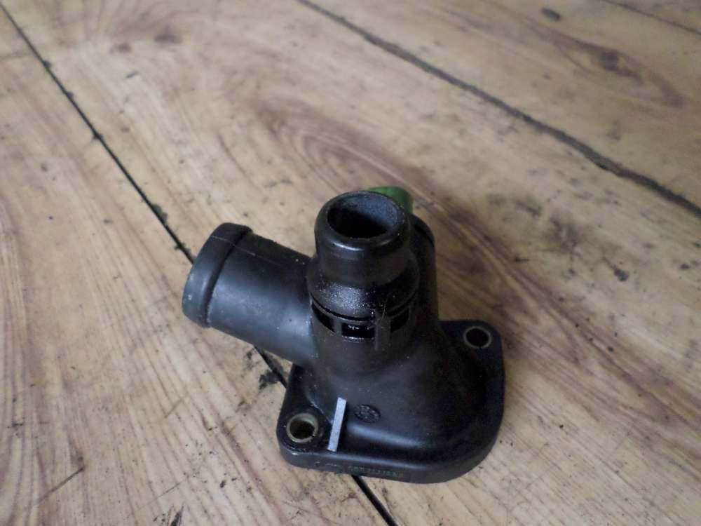 Audi A4 Khlmittelflansch 06B121133