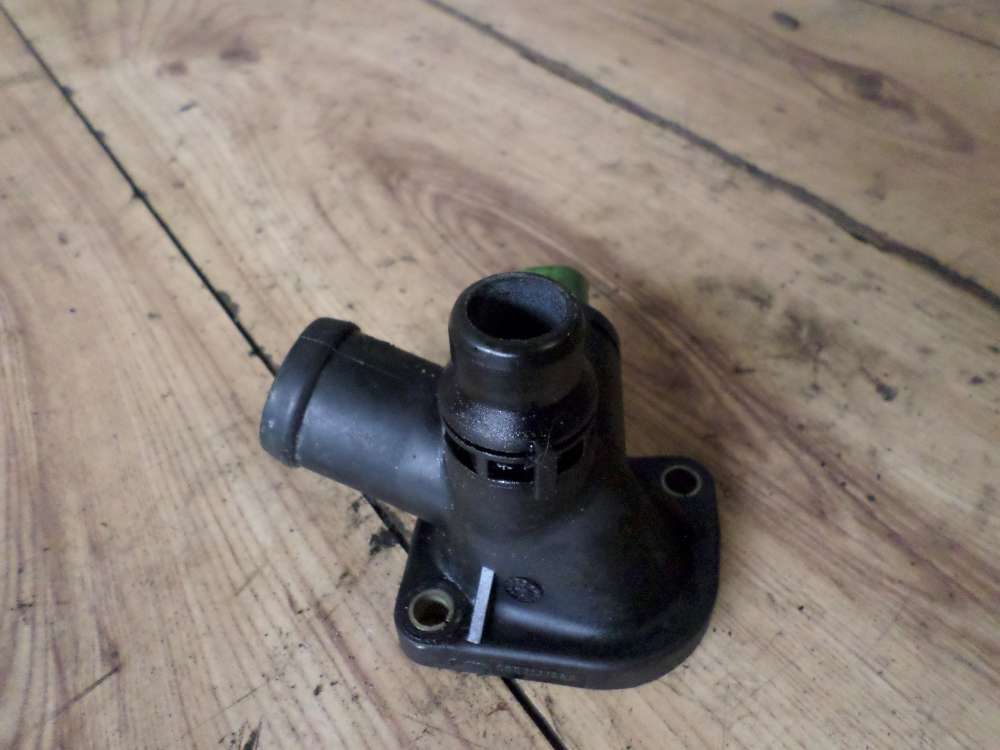 VW Audi A4 Wasserstutzen 06B121133