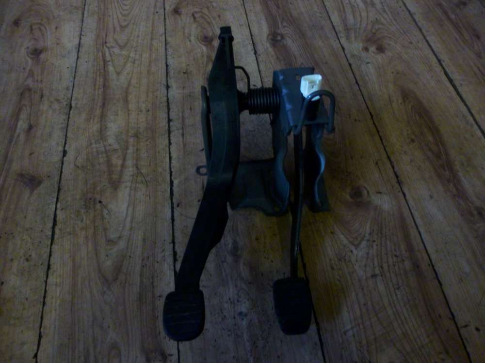 Dacia Sandero SD Kupplungspedal Bremspedal Pedal 465106970R