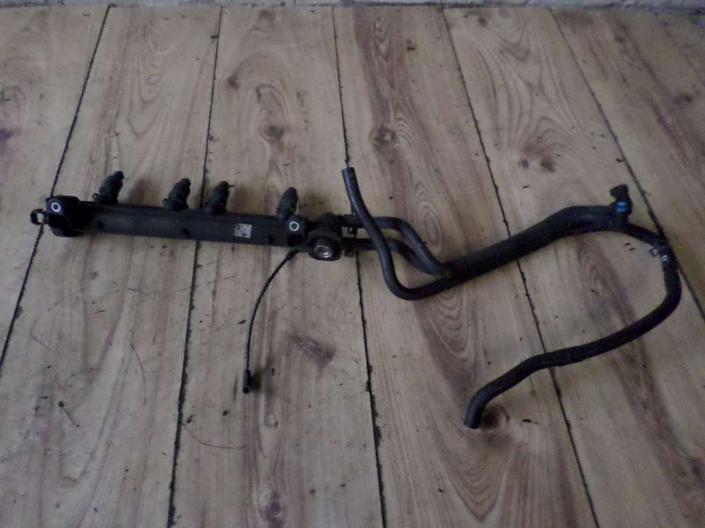 VW Golf IV Einspritzleiste Dsenstock Einspritzanlage mit Kraftstoffleitung Benzinleitung 1J0133986R