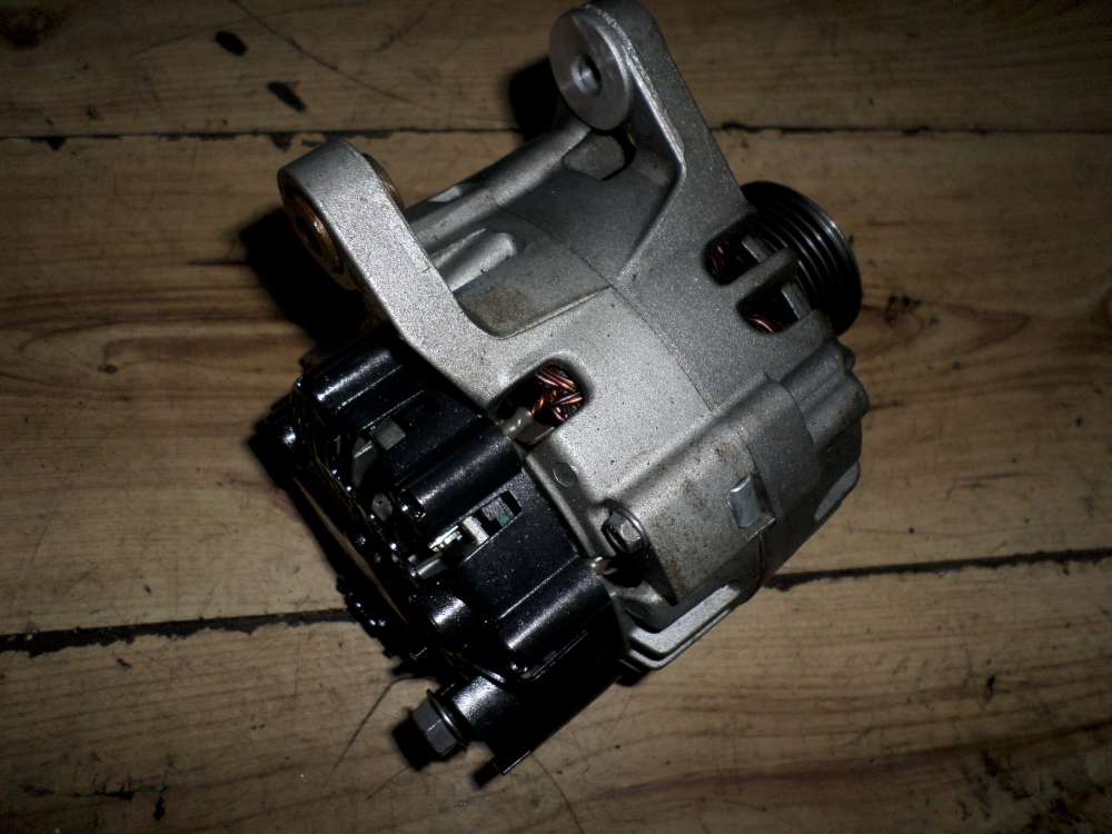 Dacia Sandero Lichtmaschine Generator 8200810621C