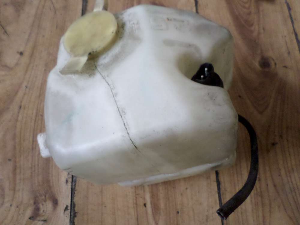 BMW 316i Bj:1996 Scheibenwaschbeh�lter mit Pumpe 13873839