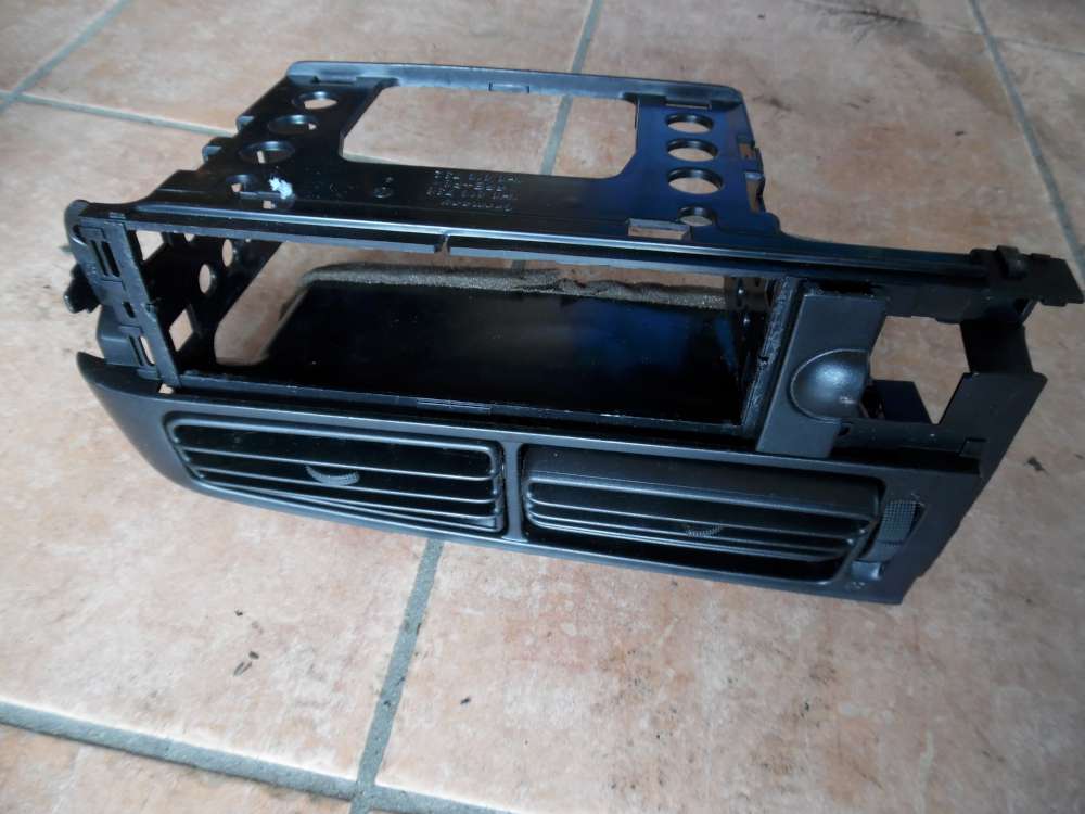 VW Golf III Lftungsdse Mitte Radioschacht 1H6819736 
