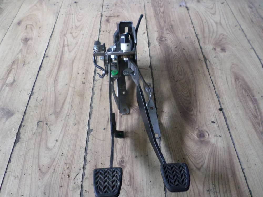 Peugeot 107 Pedalwerk Kupplungspedal Bremspedal 47110-0H060