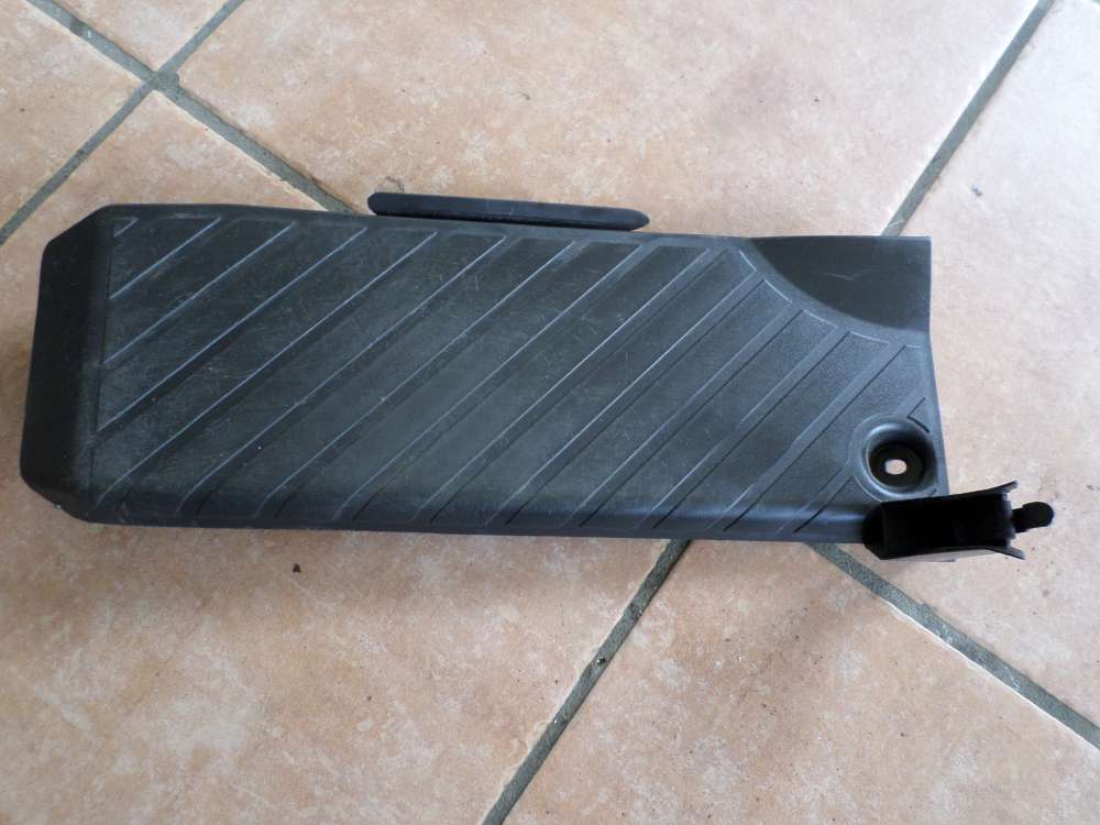 Audi A3 8P Abdeckung fr Fusttze Links 8P1864777