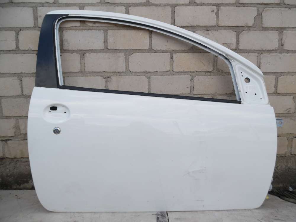 Peugeot 107 3-Trer Tr Vorne Rechts Wei : KWD