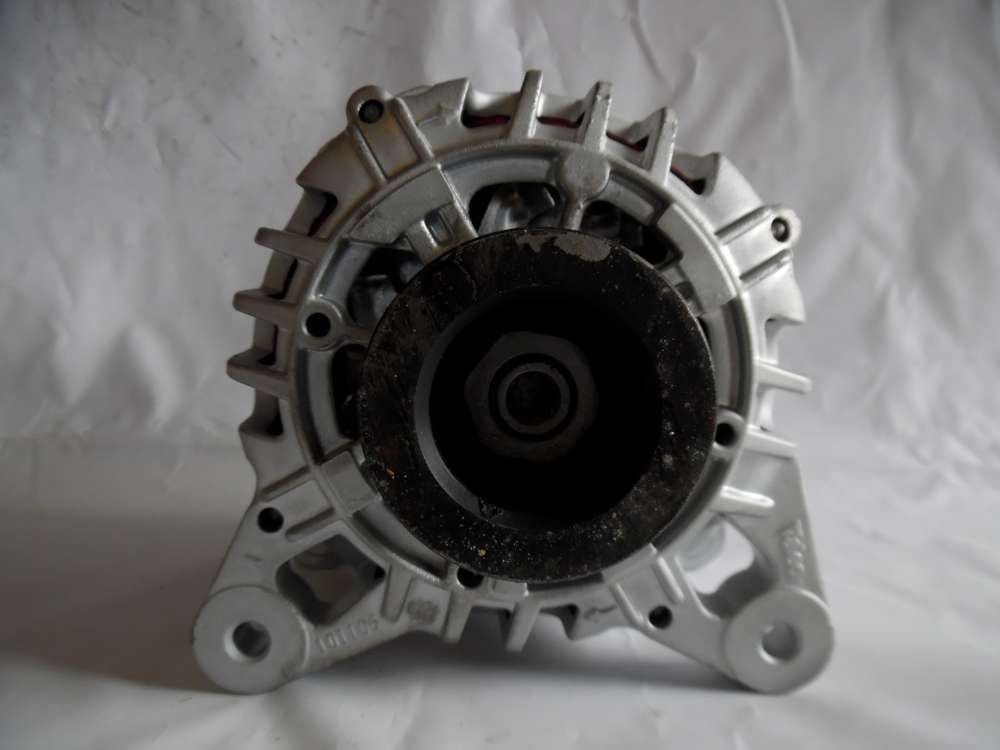 Lichtmaschine Generator 90A Renault 8200654541 Valeo TG9B042 2543509A