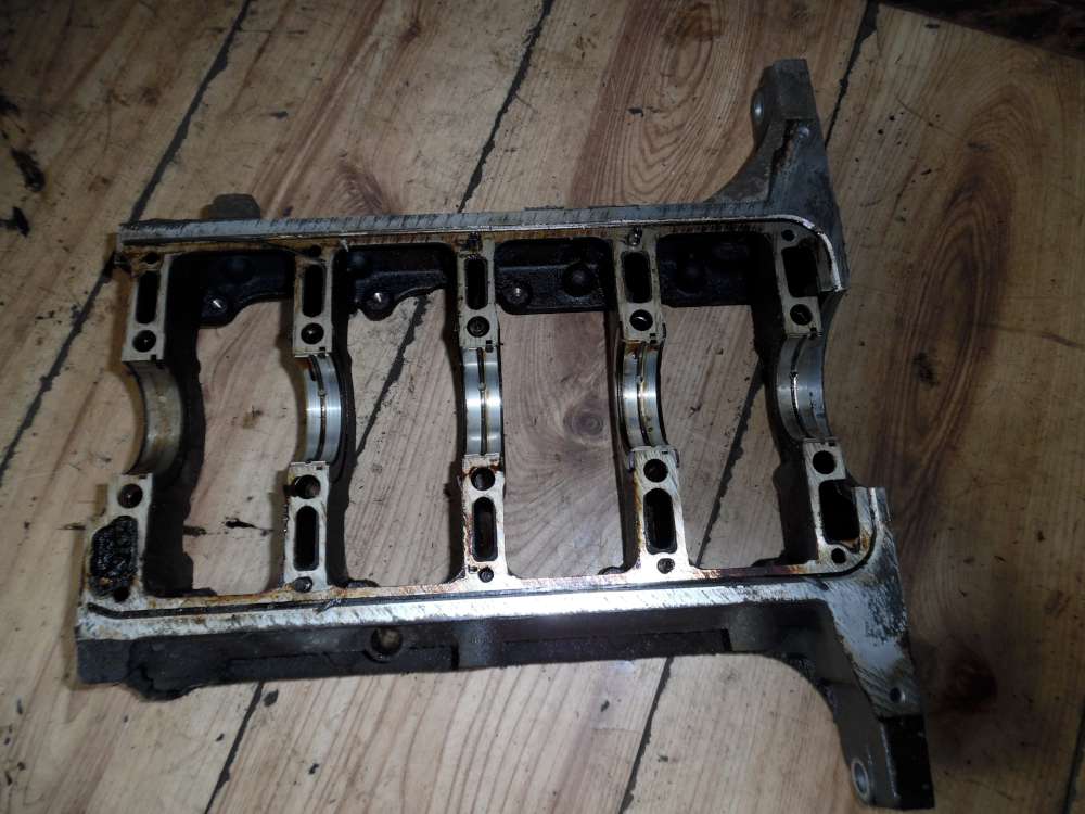 Opel Corsa C Original Kurbelwelle Gehuse / Boden Motorblock 90571706 93128