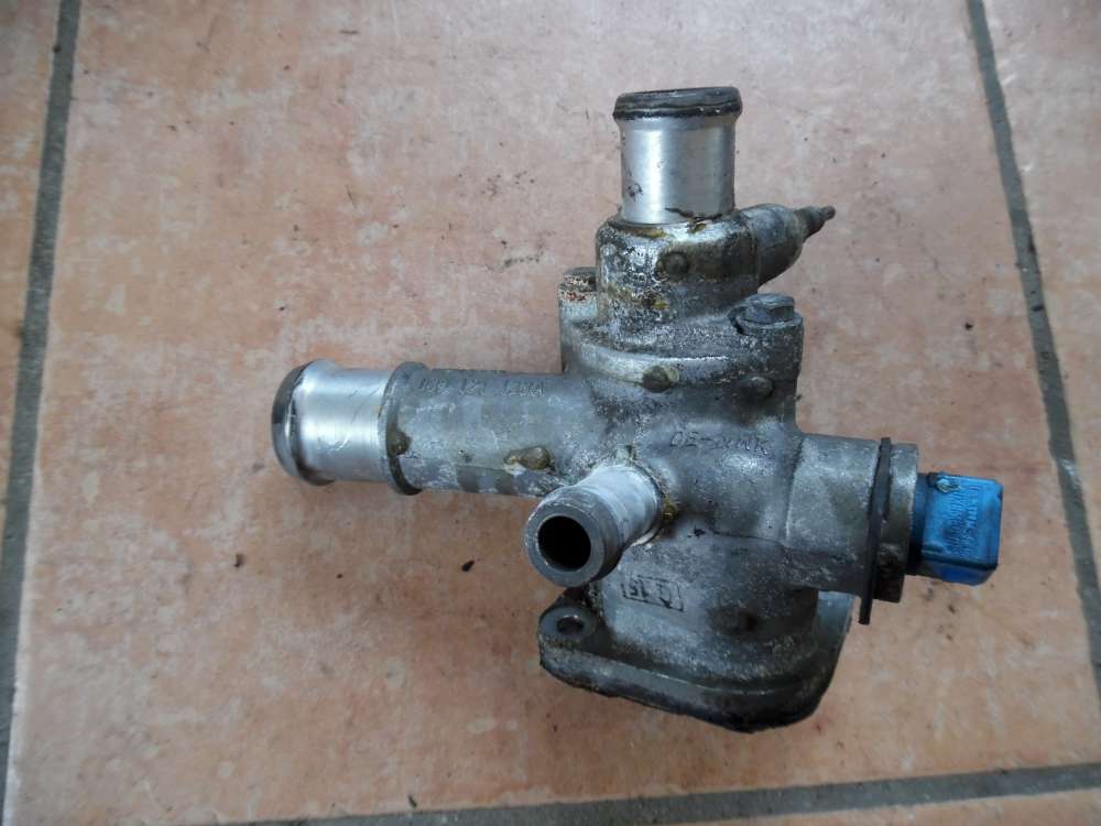 VW Golf 4 Wasserflansch Heizventil 038121133A