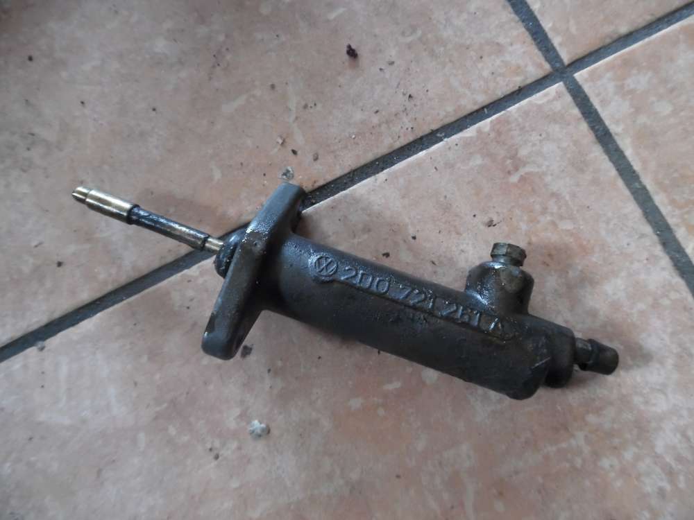 VW Golf LT original Kupplungsnehmerzylinder 2D0721261