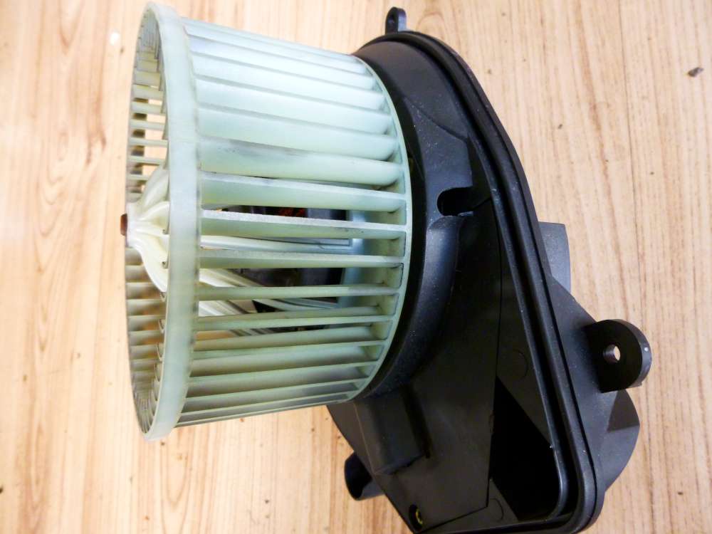 VW Passat  Gebl�semotor L�ftermotor Heizung Klima Motor 8D1820021