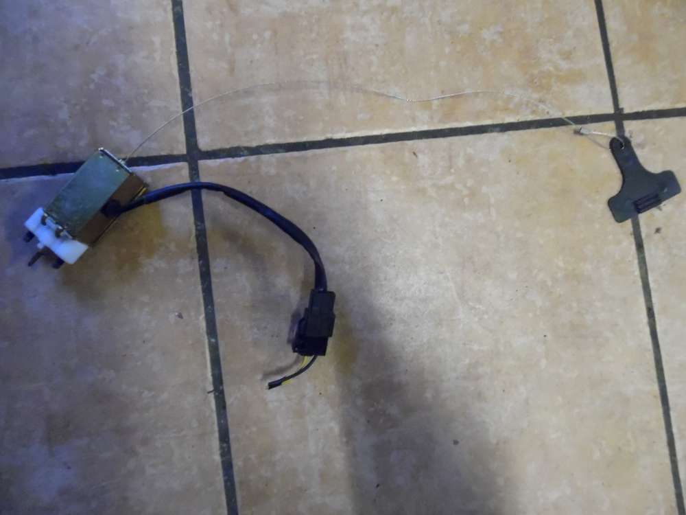 KIA Carnival Bj:05 Stellmotor Tankdeckel Tankklappe