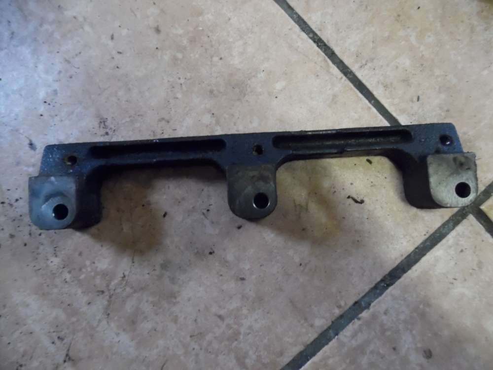 KIA Carnival Bj:05 2.9 CRDI Common Rail Raildrucksensor Halter Commonrail