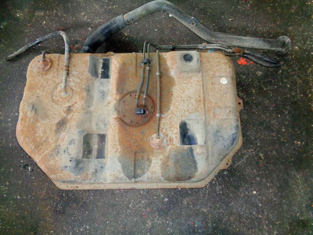 KIA Carnival 2.9CRDi Kraftstofftank Dieselpumpe und Einfllschlauch