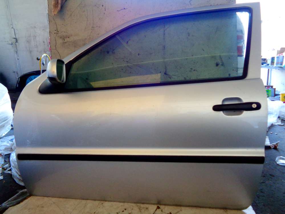 VW Polo 6N2 Bj:2000 3 Trer Tr Vorne Links Farbe:Silber LA7W