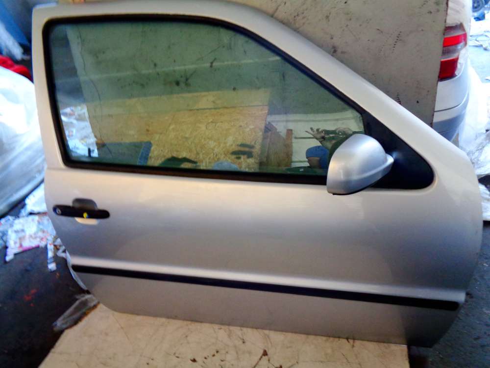 VW Polo 6N2 3-Trer Tr Vorne Rechts Silber : LA7W