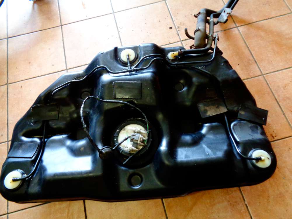 Nissan Primera P12 2,2di Kraftstofftank, Einfllstutzen mit Pumpe 17205 5M300