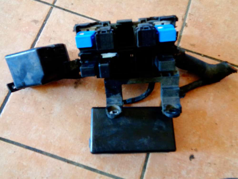 Nissan Primera P12 Bj:03 Sicherungskasten Relaiskasten Motorraum