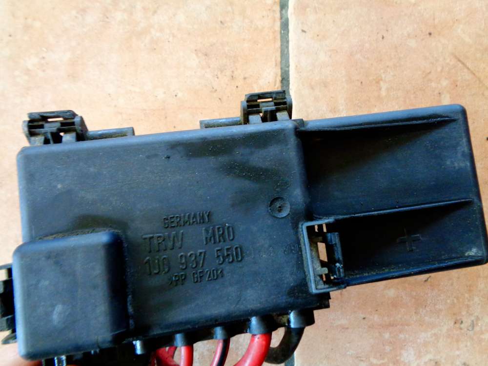 VW Golf IV Sicherungskasten Motorraum Batteriedose 1J0937550