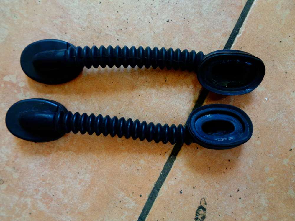 VW Golf IV Durchfhrung Gummitlle Fr Heckklappe 1J9971916- 1J9971915
