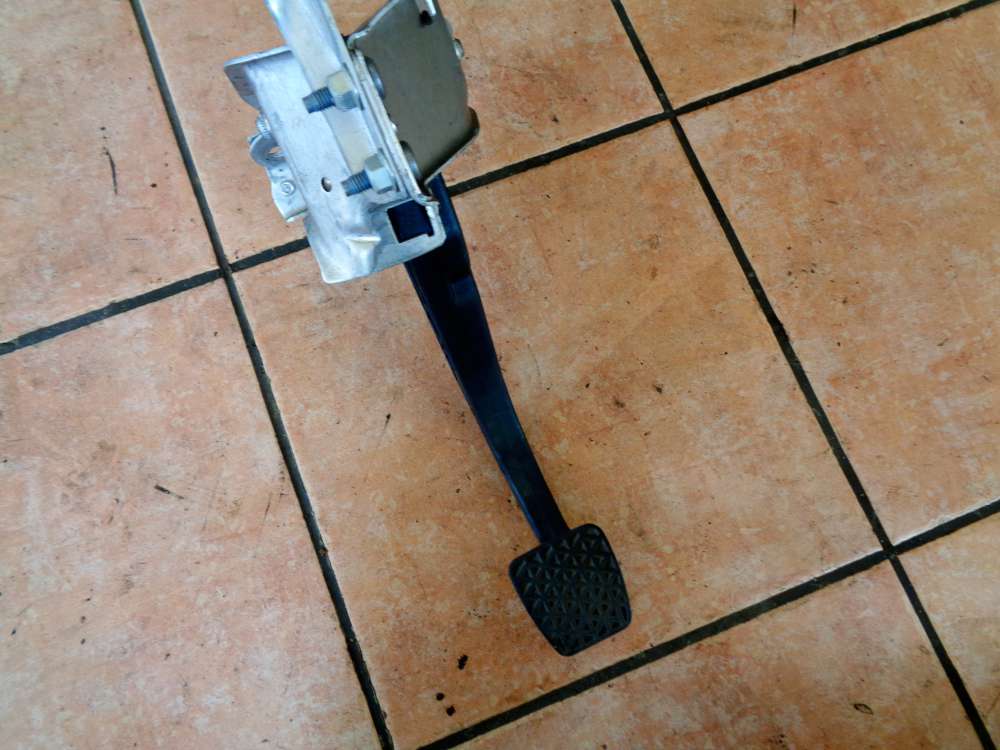 Opel Corsa C 1.2i Bj:2010 Kupplungspedal Kupplung Pedal Kupplungszylinder 9156593