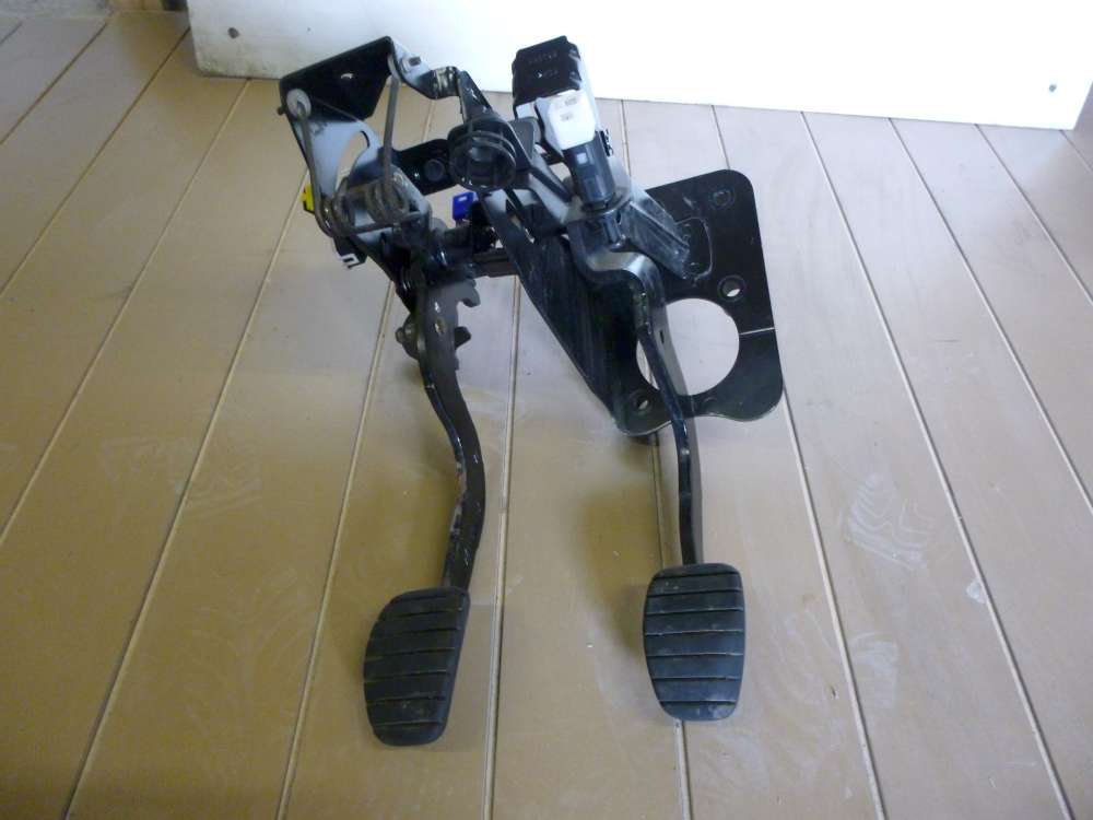Renault Espace Bj.2004 Pedalblock Pedaltrger Pedal Kupplung Brems 8200139603