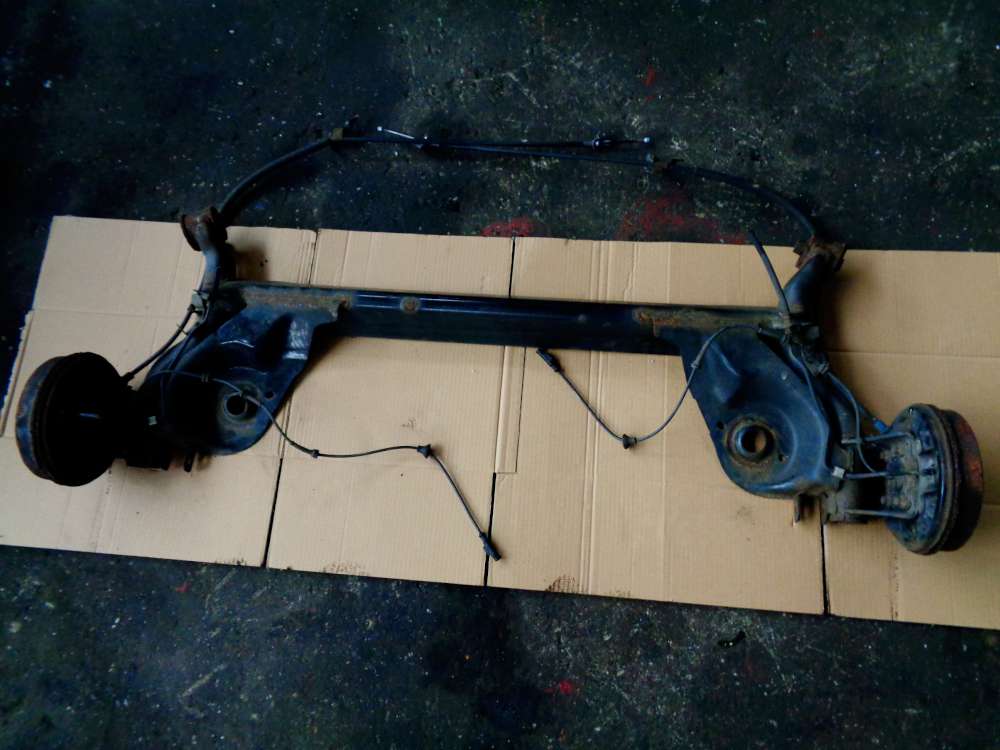 Toyota Aygo 1,0GPL Citron C1 Peugeot 107 Bj:2009 Hinterachse Achstrger Hinten mit ABS