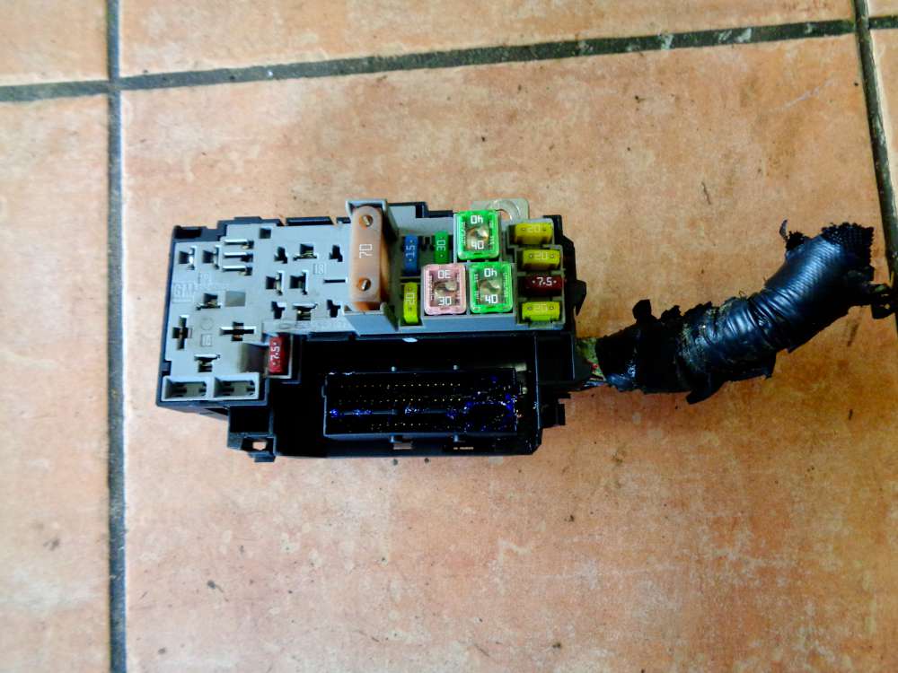 Opel Corsa D Sicherungskasten 13246916