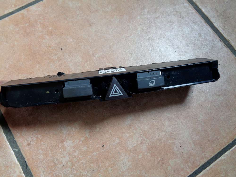 Opel Astra H Bj:2008 Schalterleiste Warnblinkschalter Warnblinker 13100105