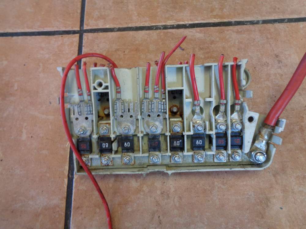 BMW 5er E39 Sicherungskasten Kofferraum 8387544