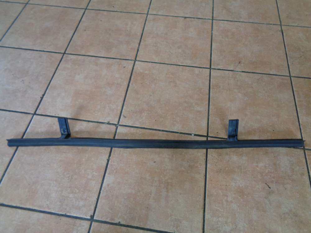 VW Golf 4 Kombi Bj:2002 Trdichtung auen Vorne Rechts 1J4837698