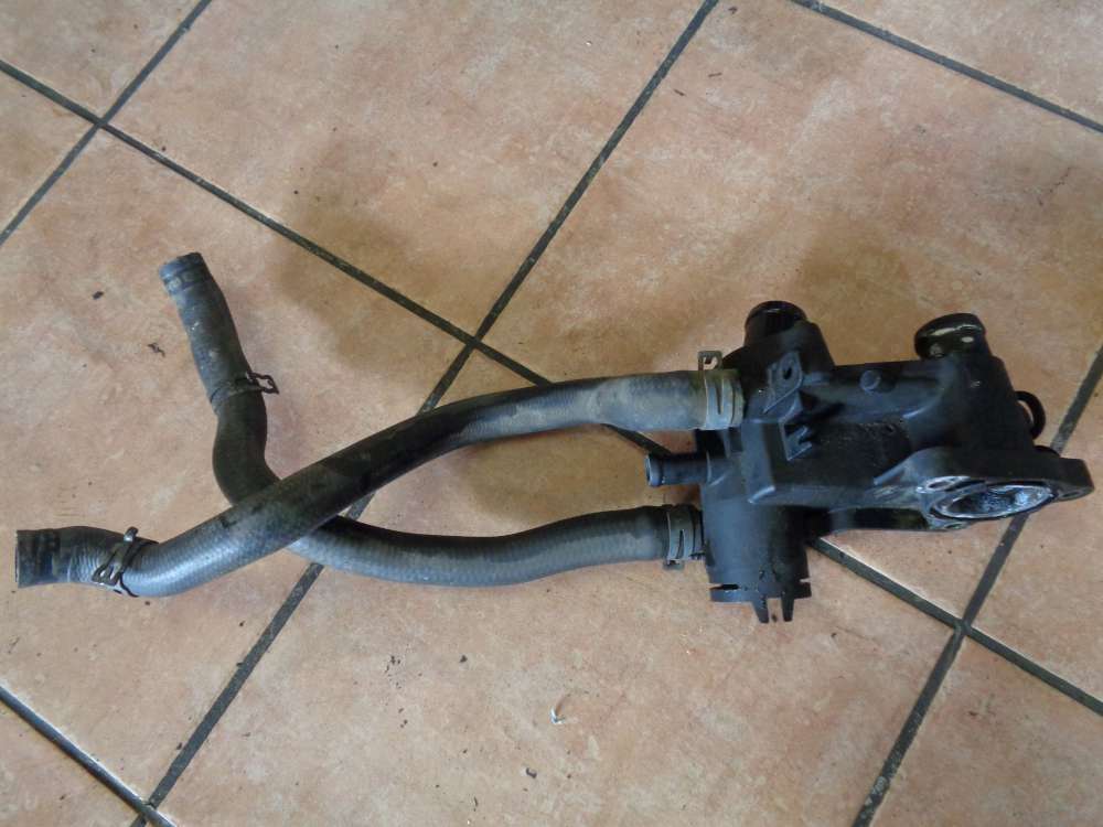 VW Golf 4 Thermostatgehuse Wasserflansch 032121111 