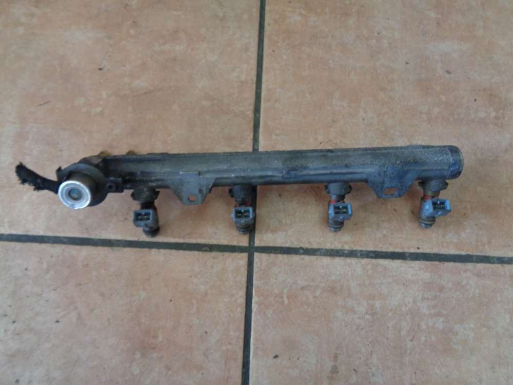 VW Golf IV 1,4 Einspritzleiste Einspritzdse 036133319B