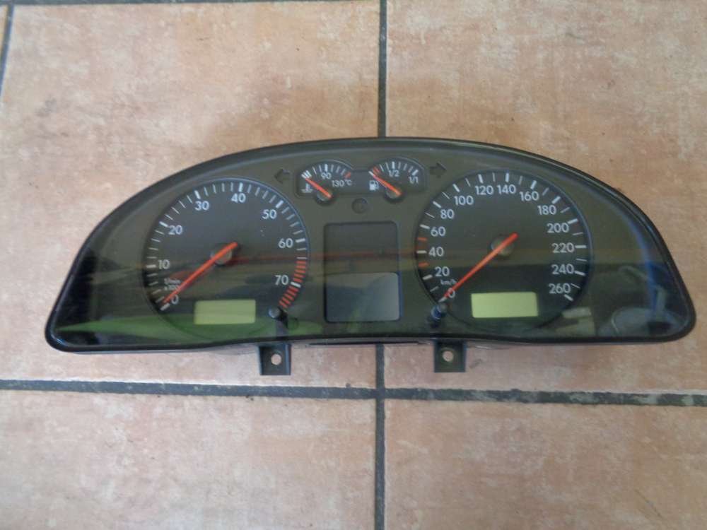 VW Passat 3B Limousine Bj:2000 Tacho Kombiinstrument 155741 KM 3B0920822