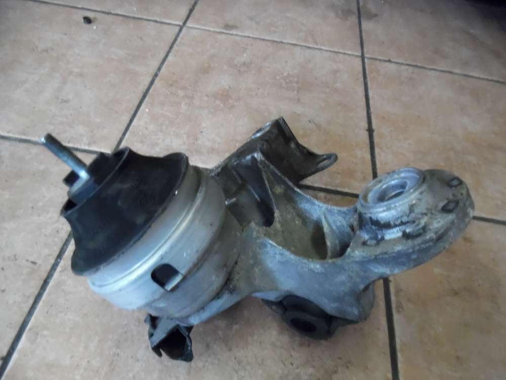 VW Passat 3B Motorhalter Halter Rechts 4B0199352A