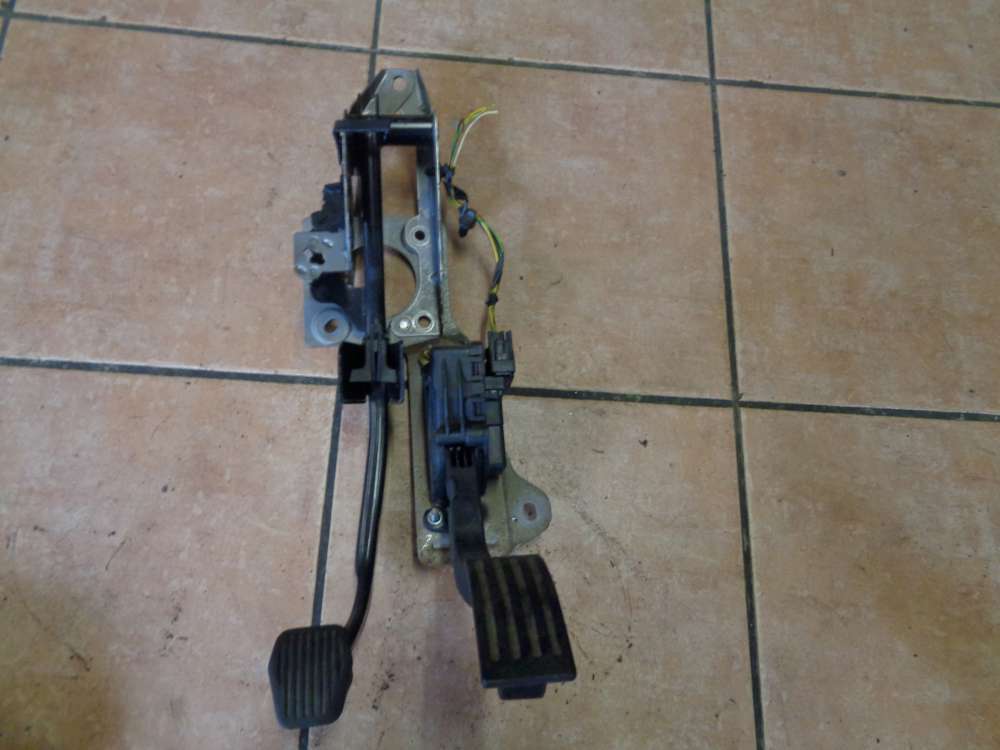 Ford Focus II Bremspedal Pedale Bremse 4M51-2467-AN Gaspedal 4M51-9F836-AH 