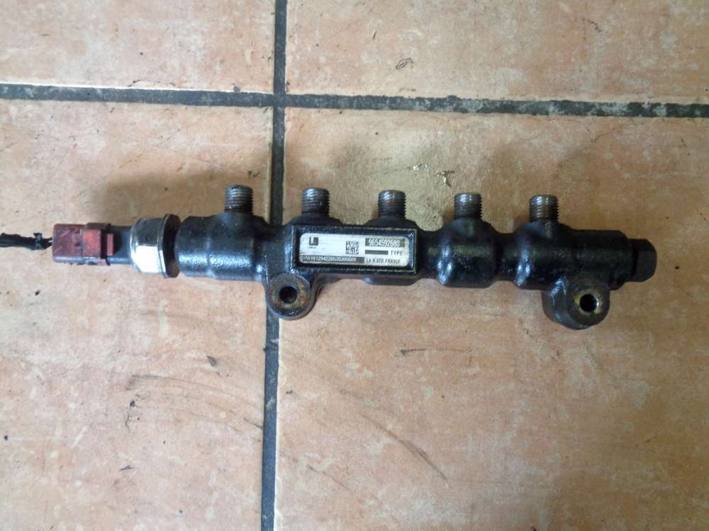 Ford Focus II 1,6Tdci Einspritzleiste 9654592680