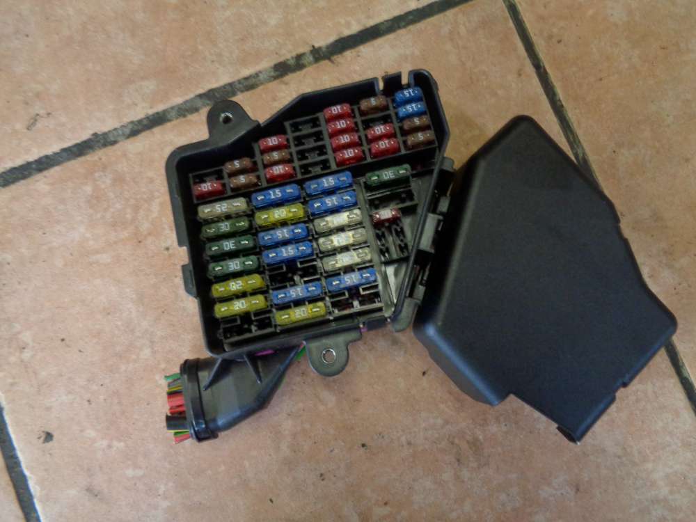 VW Passat 3B Sicherungskasten Sicherungsbox 8D1941824