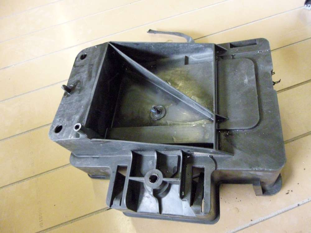 Ford Focus I Batteriehalter Batteriekasten 98AB10723AH