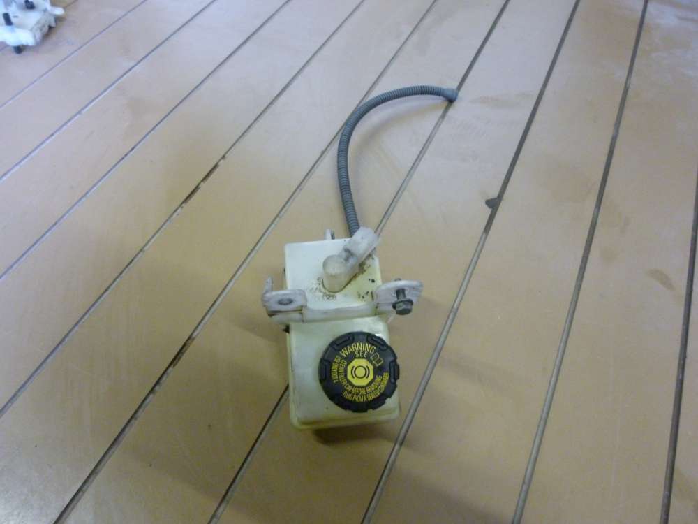 Renault Espace IV Beh�lter Bremsfl�ssigkeit 8200021398