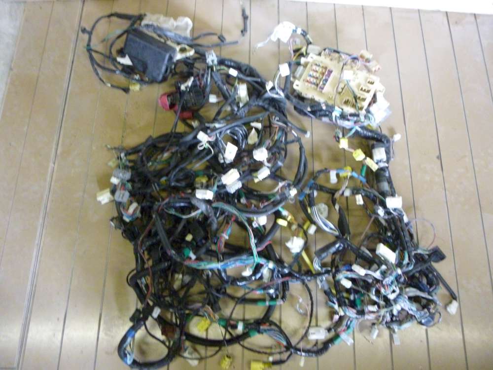 Toyota Yaris Verso Sicherungskasten Motorkabelbaum 82145-5C200D-2 