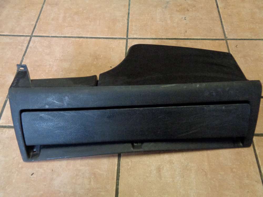 VW Passat 35i Handschuhfach Fach Ablagefach unten 357857924