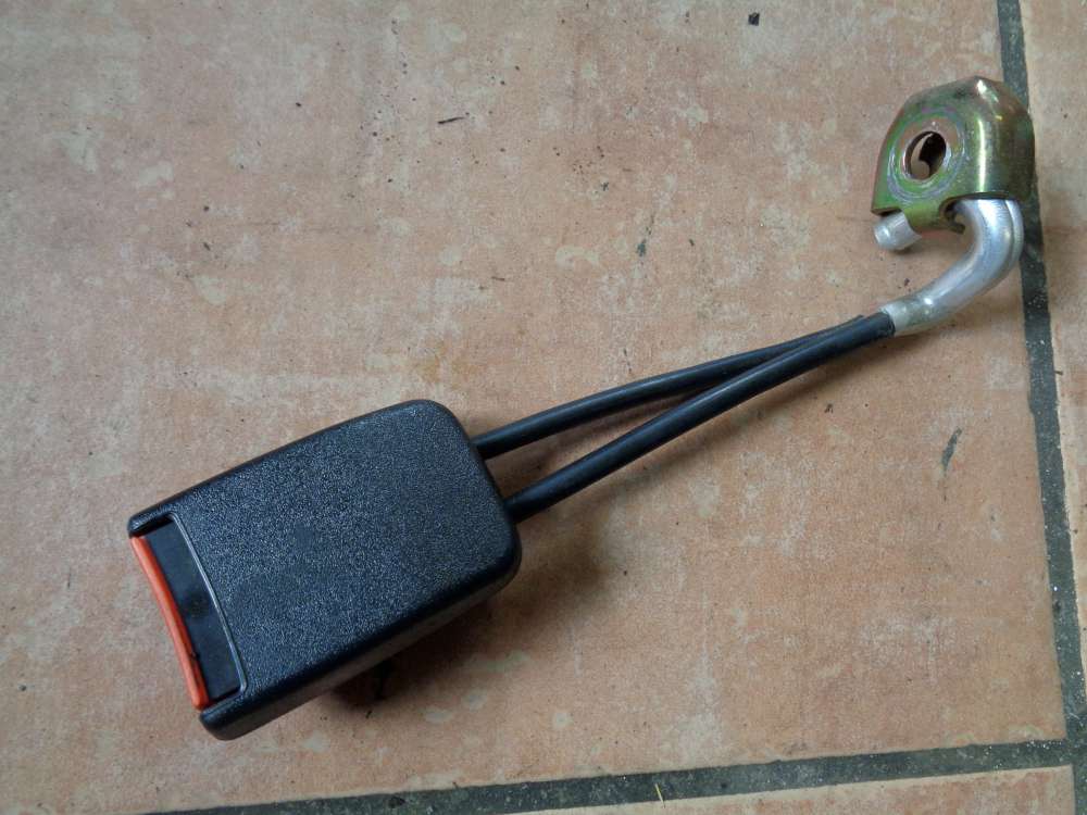 VW Golf 4 Cabrio Bj:1994 Gurtschloß Gurtpeitsche Hinten Links 1E0857739
