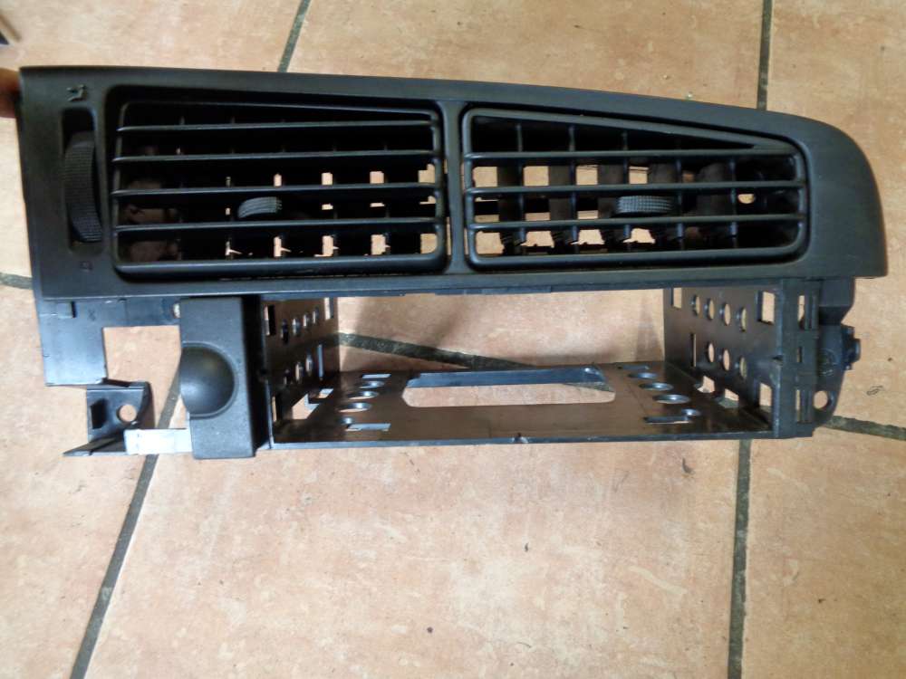 VW Golf 4 Cabrio Bj:1994 Lüftungsdüse Mitte Radioschacht 1H6819736