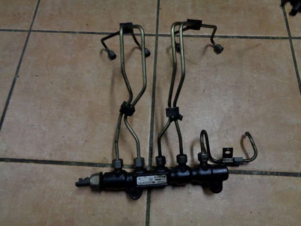 Ford Focus DA3 1,6TDCi Einspritzleiste Verteilerrohr 965492680