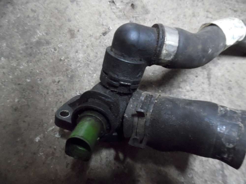 Audi A4, VW Passat 3B Khlmittelflansch mit 1 Schlauch 06B121133A