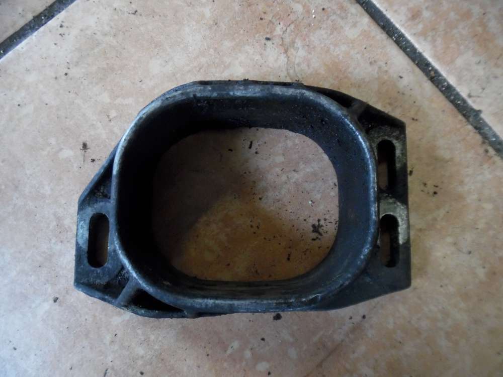 Audi A4, VW Passat 3B Halterung Motorlager 8D0199335